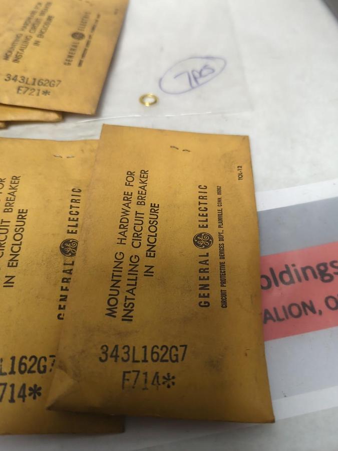 GE,343L162G7,MOUNTING HARDWARE FOR INSTALLING CIR BREAKER IN ENCLOSURE LOT O F 7