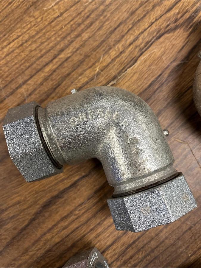 DRESSER,ST65B20917,ANCHOR PIPES ELBOW 1" LOT OF 6