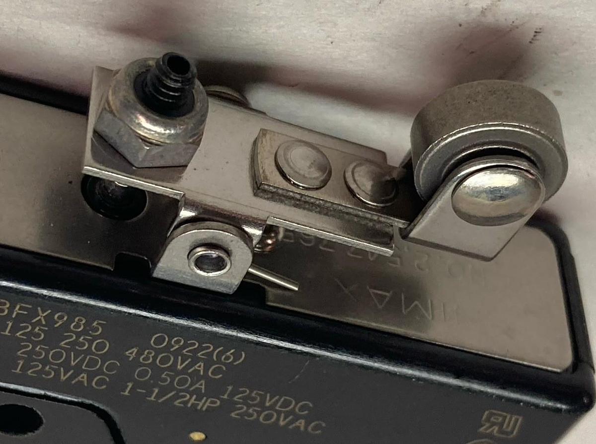 Unimax,2HBFX985,Snap Action Switch 20A 480VAC