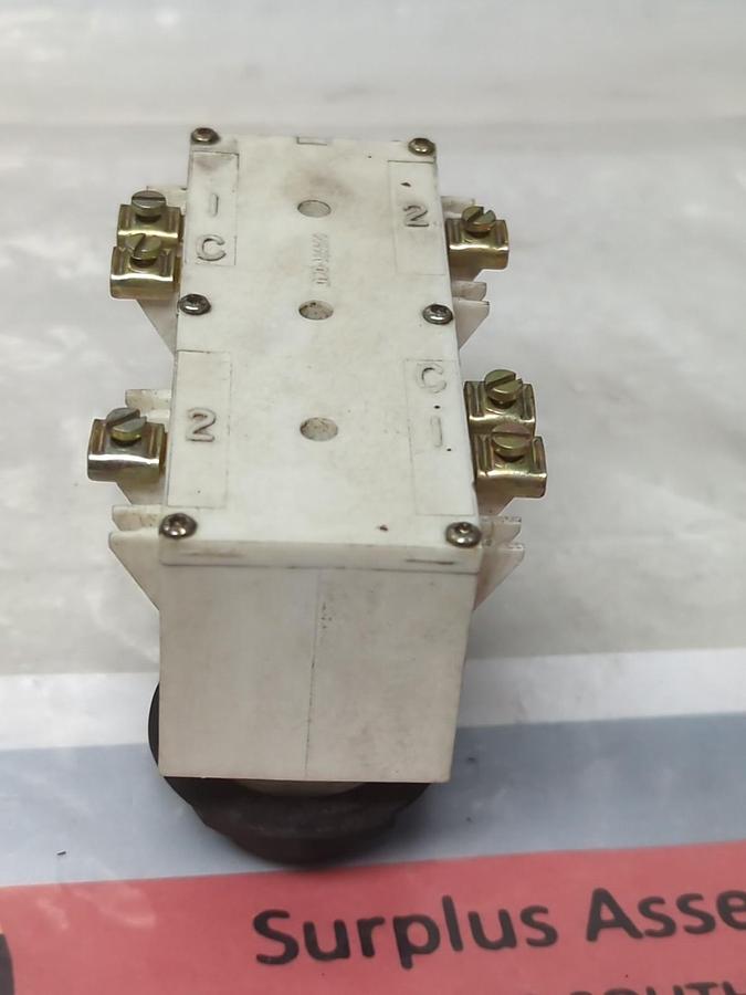 Used SQUARE D,9001-SKRU-2,TWO SPEED MOMENTARY SWITCH INTERLOCK PUSH BUTTON 120/240V