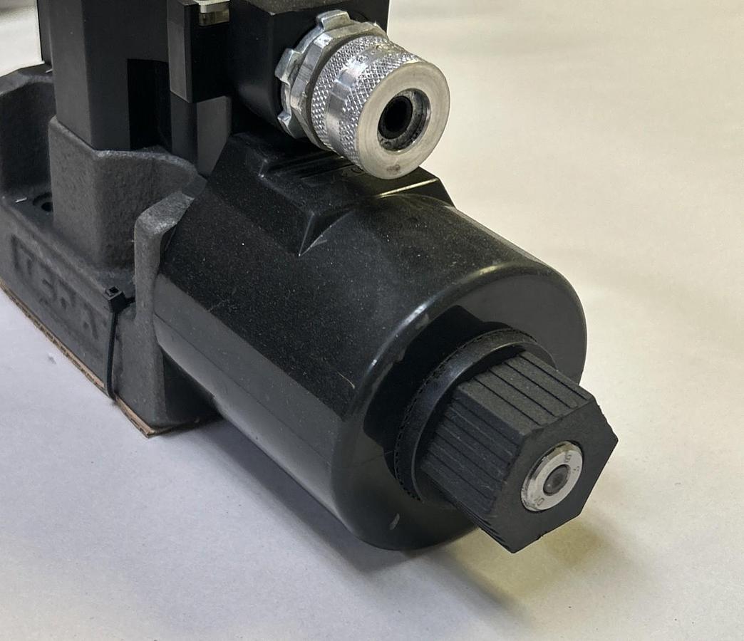 Used YUKEN,DSG-03-2B3-D24-50,HYDRAULIC DIRECTIONAL VALVE