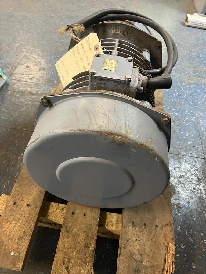 Used CLEVELAND VIBRATOR,RE-24-6B,VIBRATION MOTOR 3PH 460V 3.8A 1165RPM