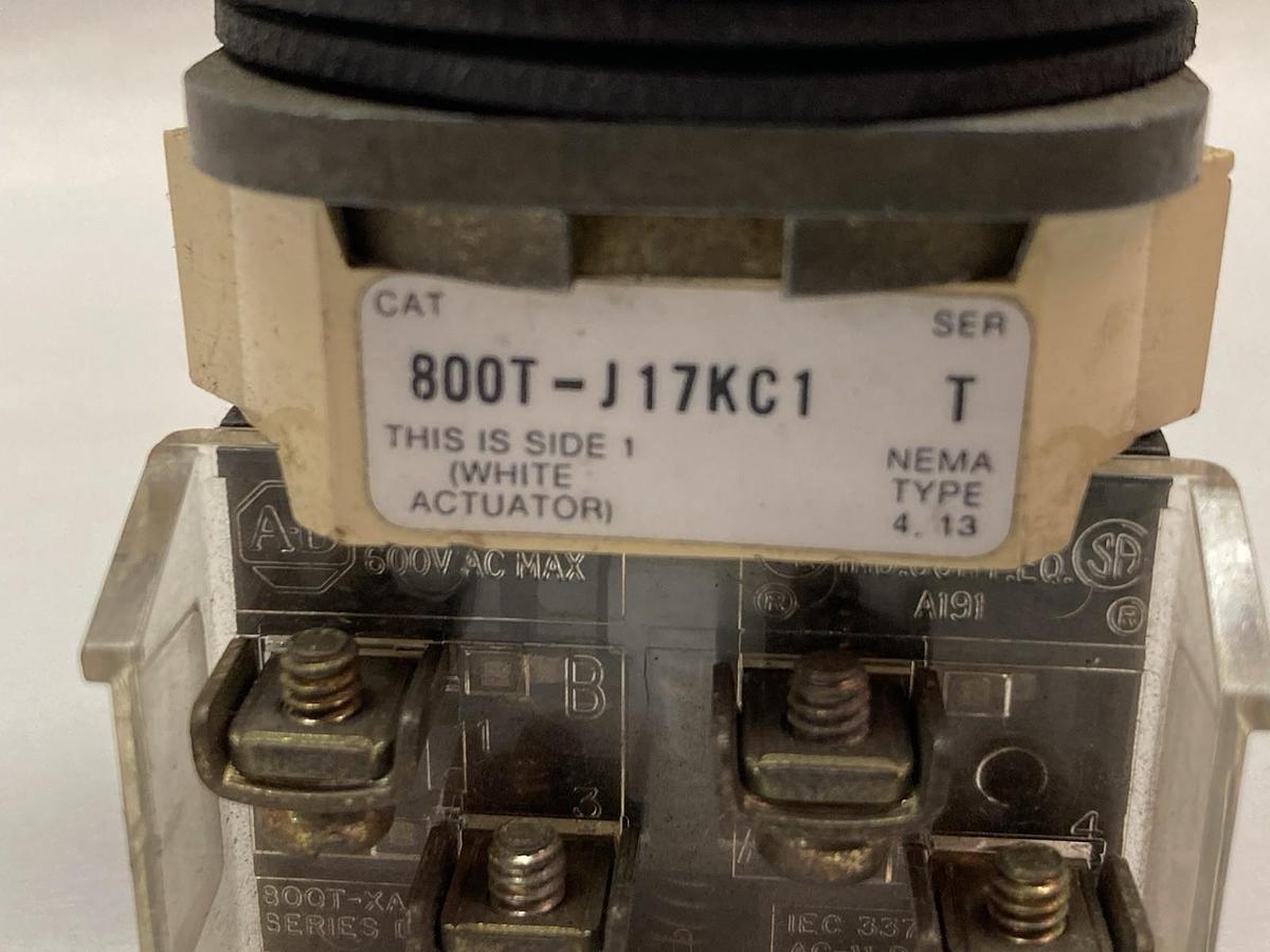 Used Allen Bradley,800T-J17KC1,3-Position Maintained Knob Ser T