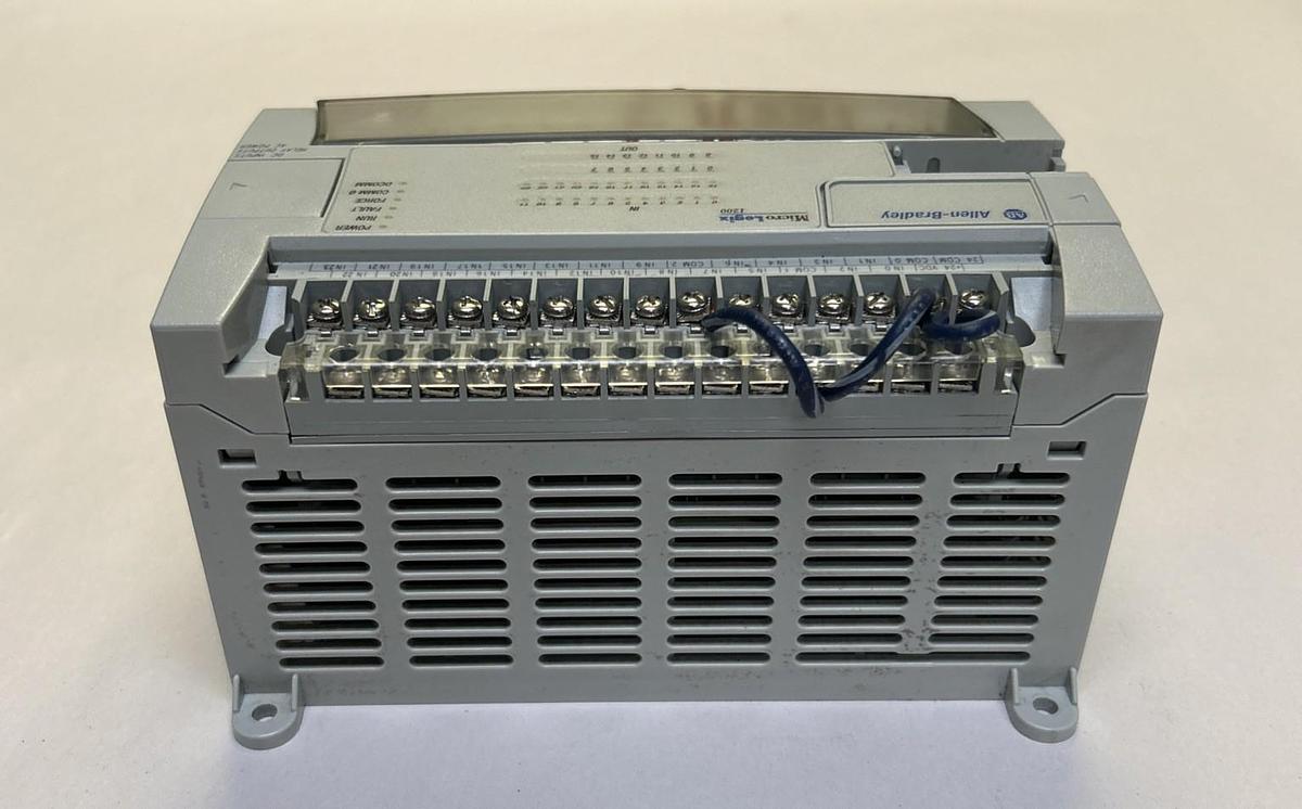 Used ALLEN BRADLEY,1762-L40BWA,MICROLOGIX 1200 CONTROLLER