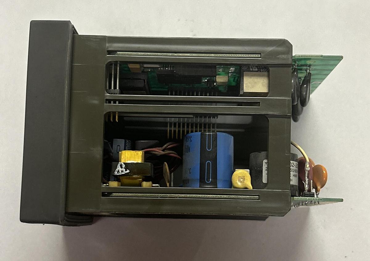 Used HONEYWELL,DC330LE000010000000000,TEMPERATURE CONTROLLER