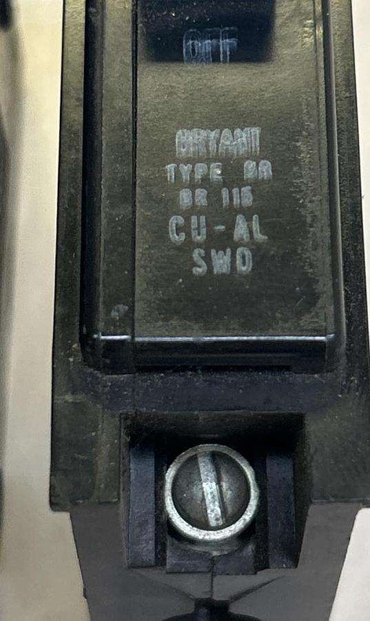 Used BRYANT,BR115,CIRCUIT BREAKER 15A 120/240V 1P LOT OF 2