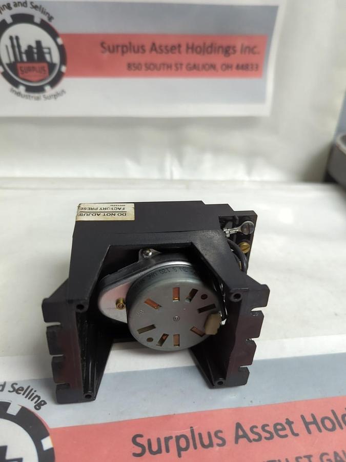 Used EAGLE SIGNAL,BR13A6,TIME DELAY RELAY 0-5 MINUTES PRE-OWNED