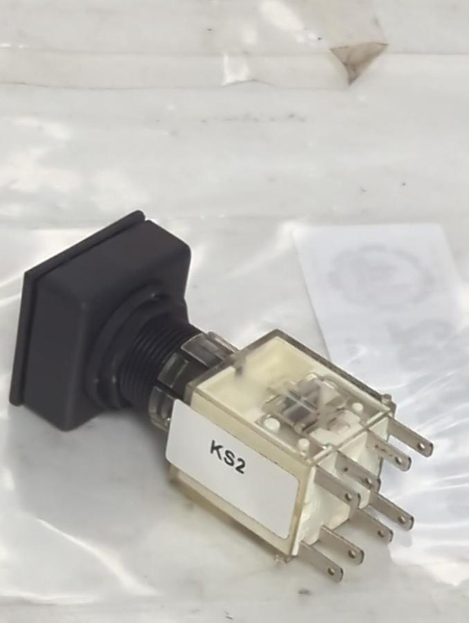 Used SCHLEBEL,AT2,SWITCH 250V-6(3)A EN 61058 PRE-OWNED
