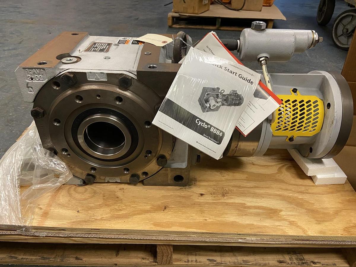 Used Sumitomo,LHYJS-4C145Y-Y2-18,Gear Reducer Ratio 18 Torque 17165In Lb Input 1750RP