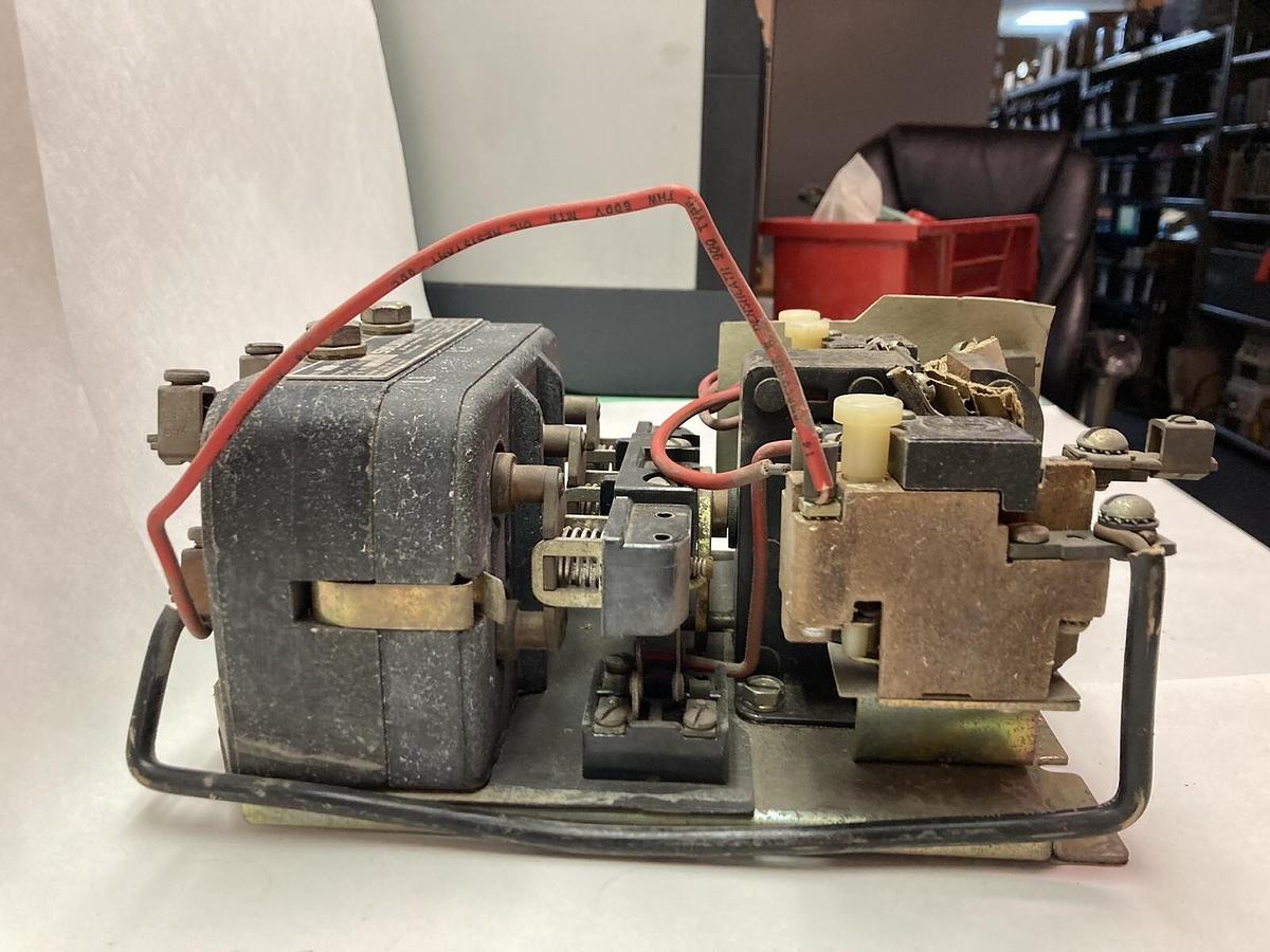 Used Sylvania,13U32,3-Pole Magnetic Starter Type CY Size 2