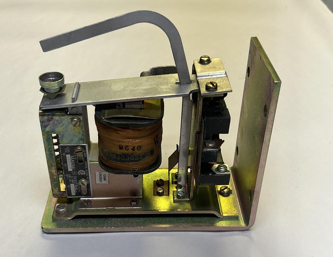 Used GENERAL ELECTRIC,IC2820E500AB22B,CONTROL RELAY
