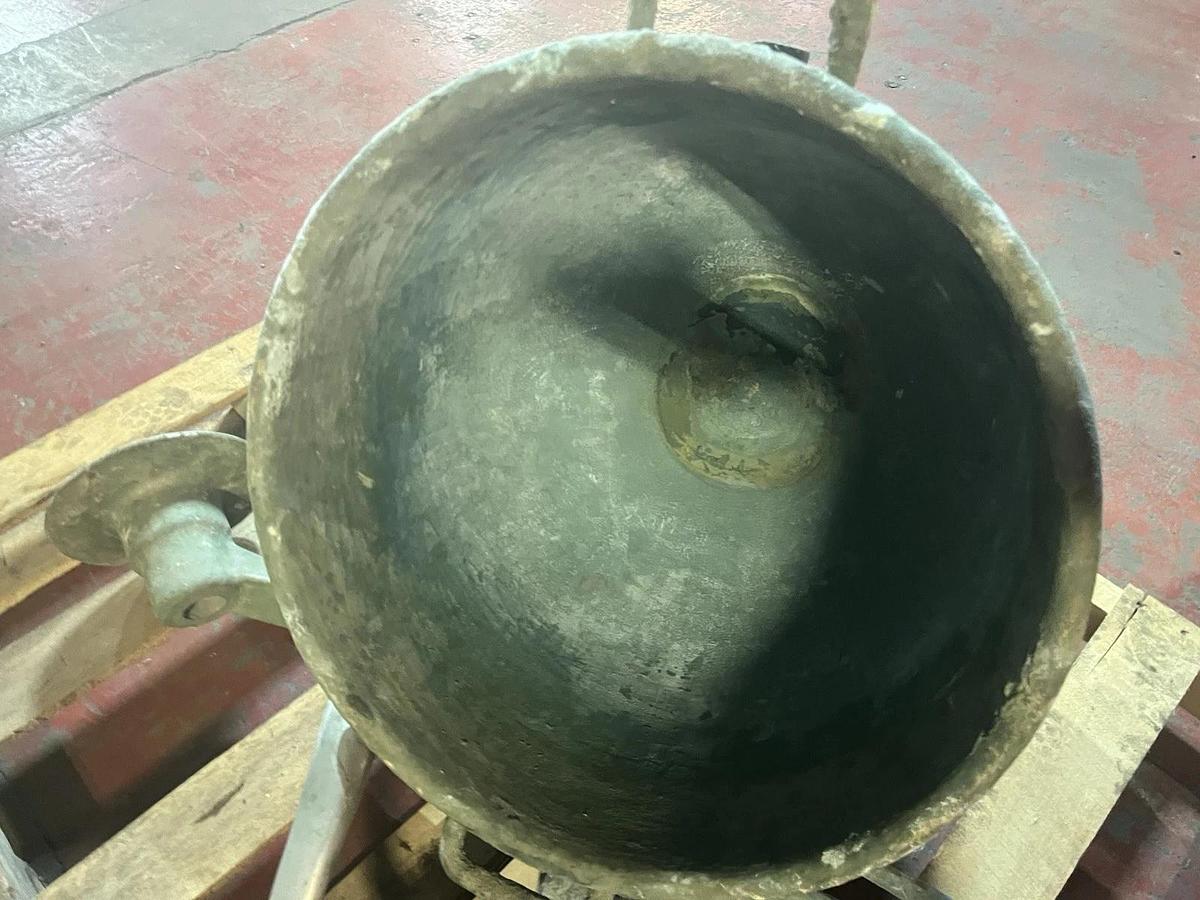 Used HOBART,H-600,INDUSTRIAL MIXER 3PH 1HP NEEDS REBUILT