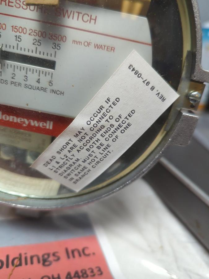 HONEYWELL,C437F 1011,GAS/AIR PRESSURE SWITCH 1/2 TO 5 PSIG NOS