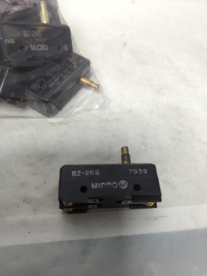 Used MICRO SWITCH,BZ-2RS,SNAP ACTION MICRO SWITCH LOT OF 38 PRE-OWNED