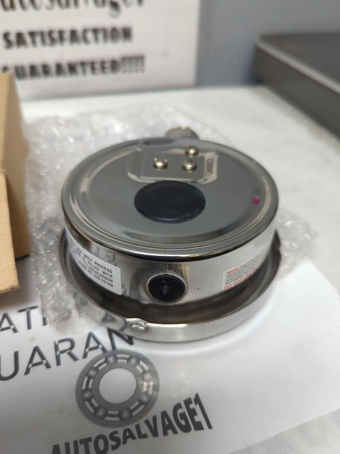 WEKSLER,BA4CYCC4LW,PRESSURE GAUGE 4 IN 1/4 IN NPT -30IN-0-60PSI/KPA NOS