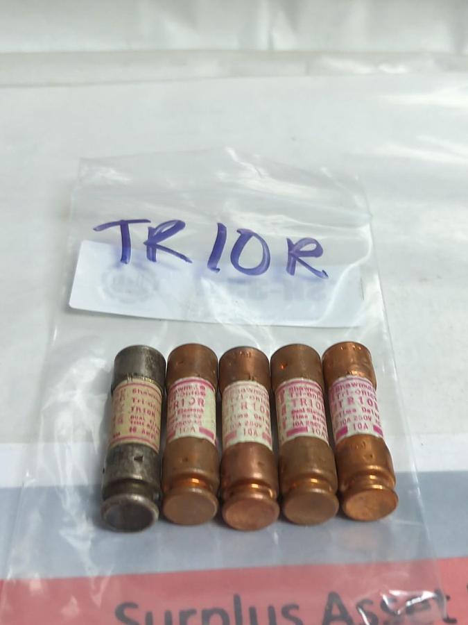 Used GOULD SHAWMUT,TR-10R,TRI-ONIC 10 AMP FUSE LOT OF 5 PRE-OWNED