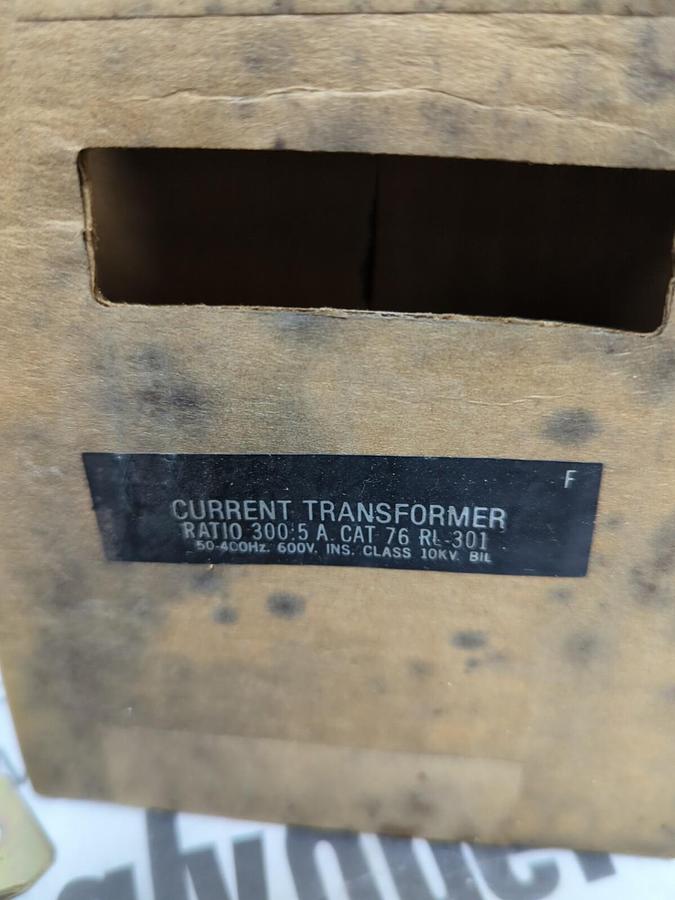 E.I.L INSTRUMENTS,76 RL-301,CURRENT TRANSFORMER RATIO 300:5A 600V NOS