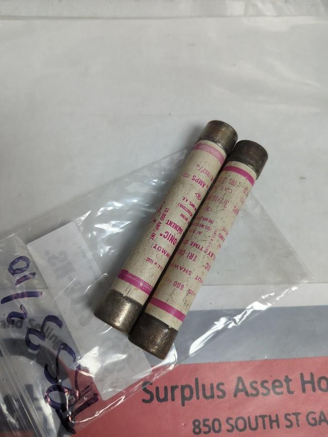 Used GOULD SHAWMUT,TRS-3-2/10,TRI-ONIC 3-2/10 AMP FUSE LOT OF 2 PRE-OWNED