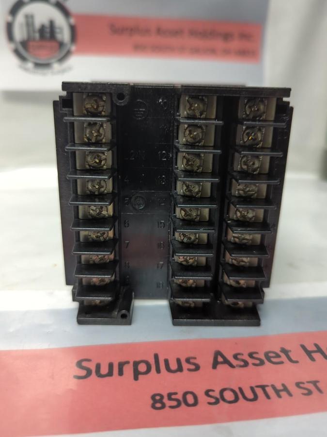 Used HONEYWELL,DC2500-EE-1LOR-200-1000-E0-0,UDC2500 DIGITAL CONTROLLER PRE-OWNED