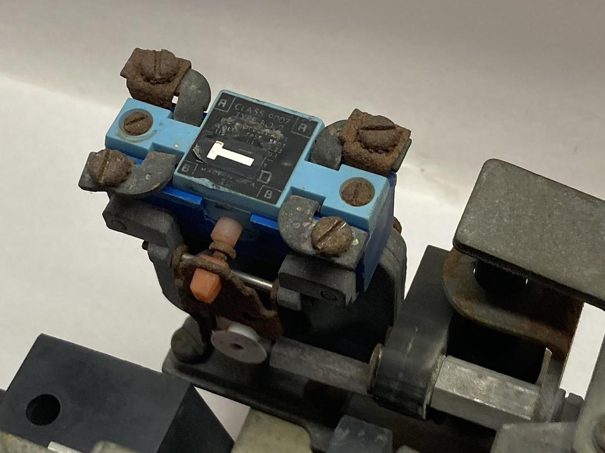 Used Square D,7004 1XC01,SIze 1 DC Contactor Ser A 25A