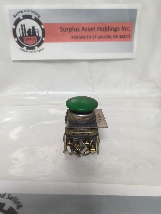 Used ALLEN BRADLEY,800T-D,SERIES T PUSH BUTTON GREEN PRE-OWNED