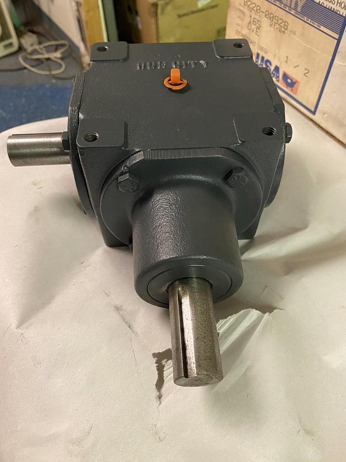 Used HUB CITY,0220-00928-165,Gear Reducer 1/2 Ratio 1 INCH Dia Model 165