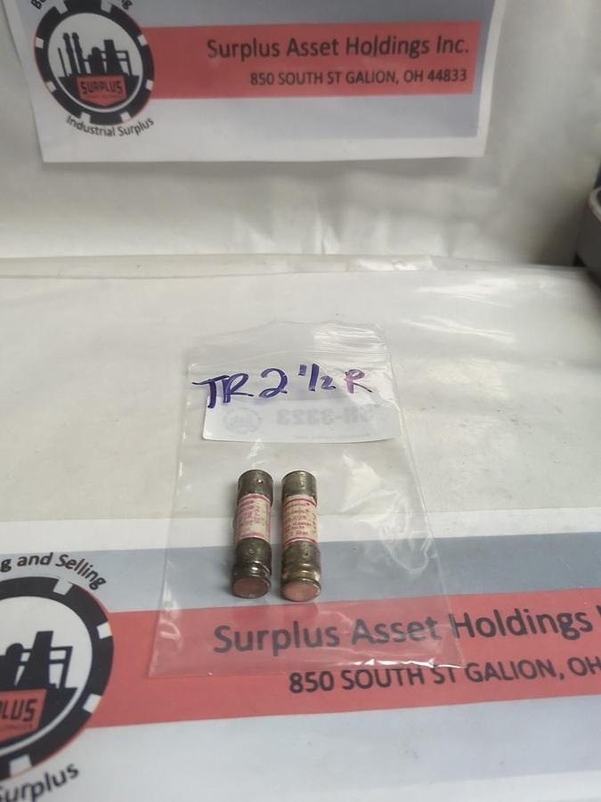 Used GOULD SHAWMUT,TR-2-1/2R,TRI-ONIC 2-1/2 AMP FUSE LOT OF 2 PRE-OWNED