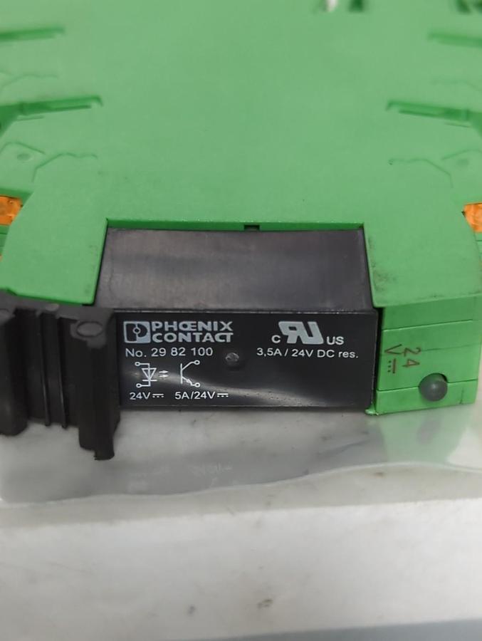 Used PHOENIX,29 82 100,TERMINAL BLOCK 3.5A/24V DC LOT OF 2 PRE-OWNED