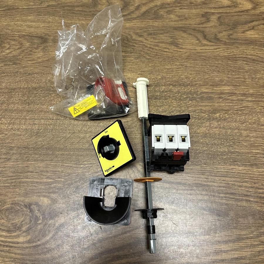 Schneider Electric,VCCF1,3 Pole Load Breaker Switch