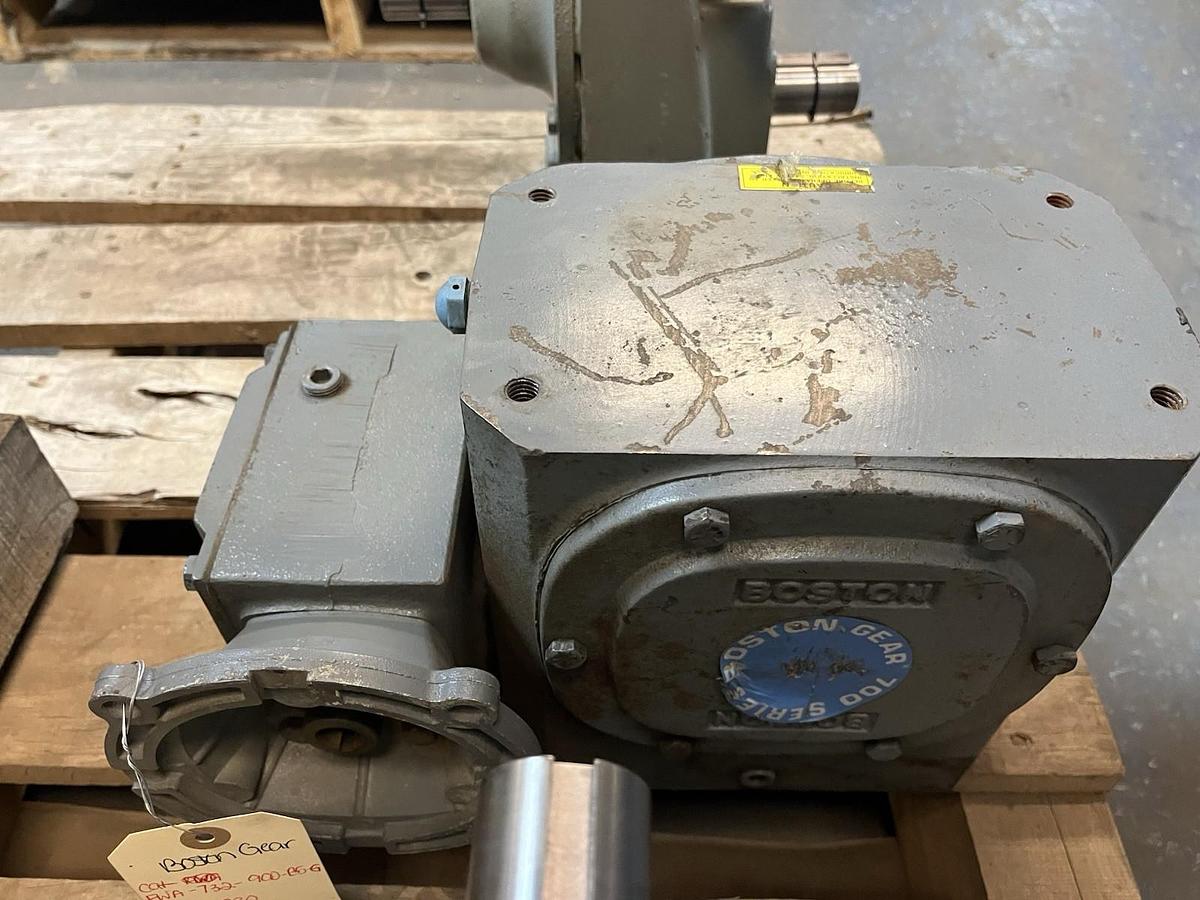 Used BOSTON GEAR,FWA732-900-B5-G,GEAR SPEED REDUCER RATIO 900 .28HP