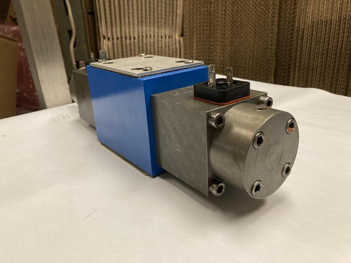 Used Mannesmann Rexroth,4WRE10E64-12/24Z4/V, Proportional Directional Valve
