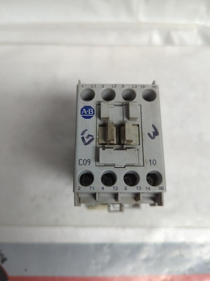 Used ALLEN BRADLEY,700-C09D*10,CONTACTOR 24V PRE-OWNED