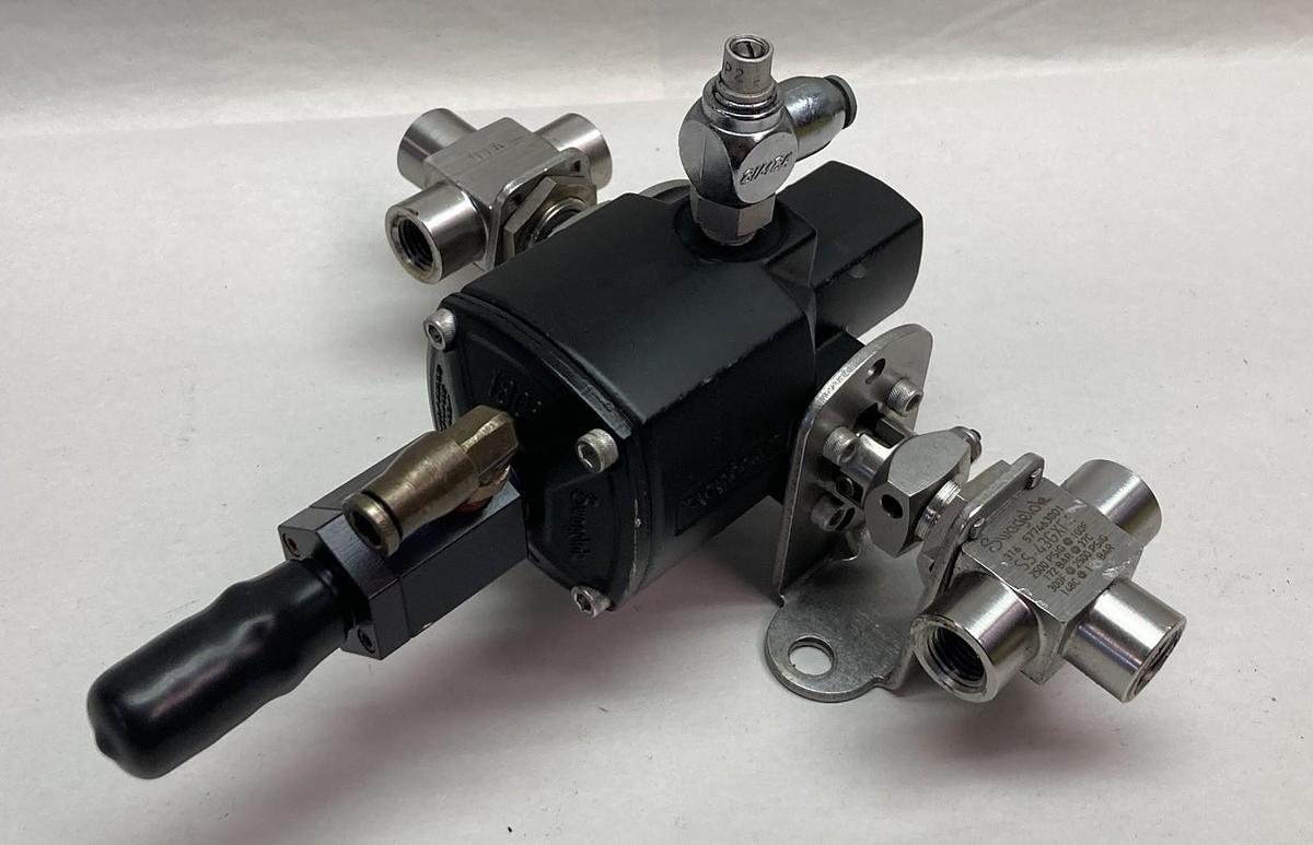 Swaglok,Model 151-DA,Pnuematic Valve Actuator 200 PSI 180 Degrees