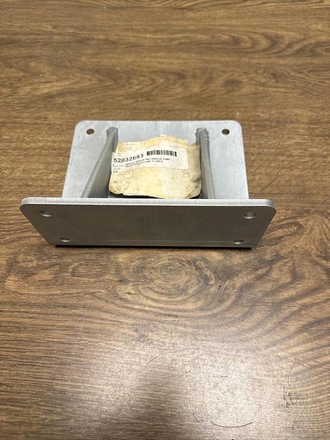 Graco,125910,Grease Pump Mounting Bracket