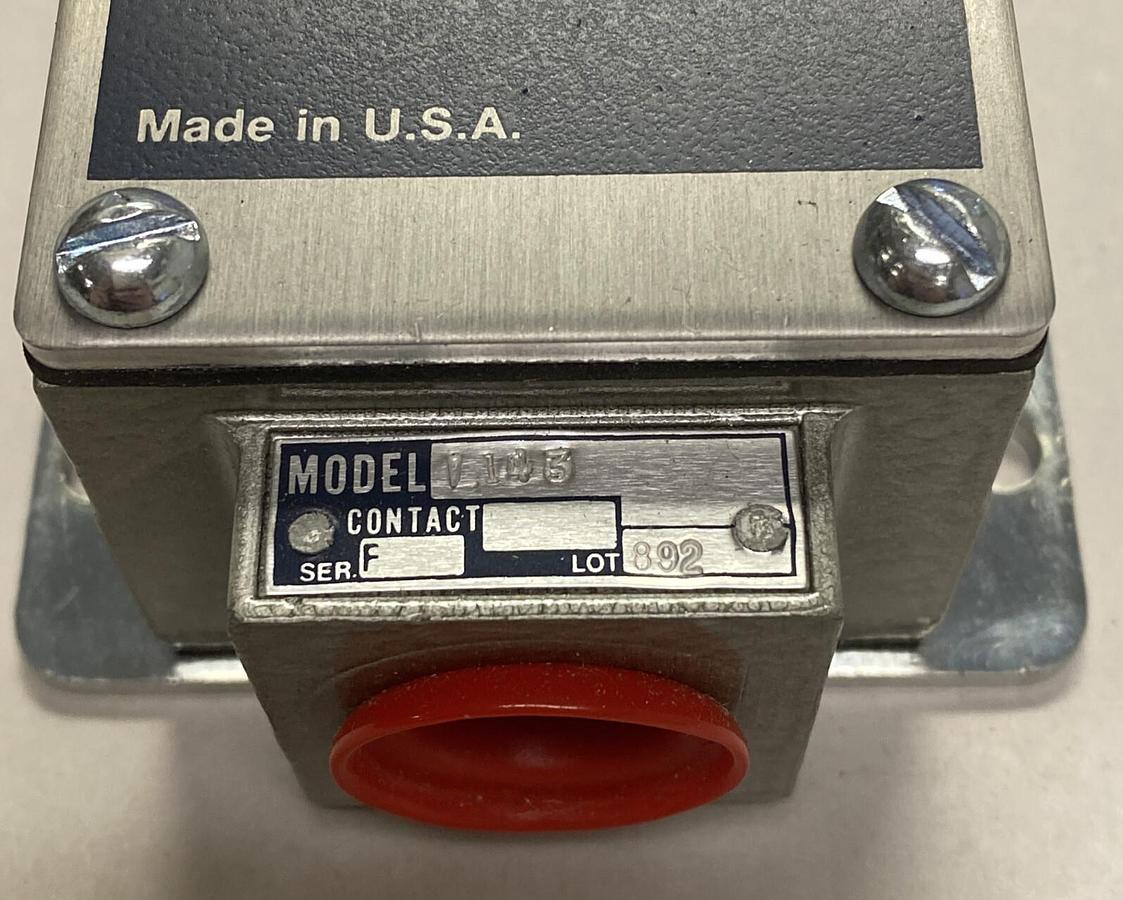 TELEMECANIQUE,NEMA A600 MODEL L143 R.B, DENISON LOX-SWITCH NEW NO BOX