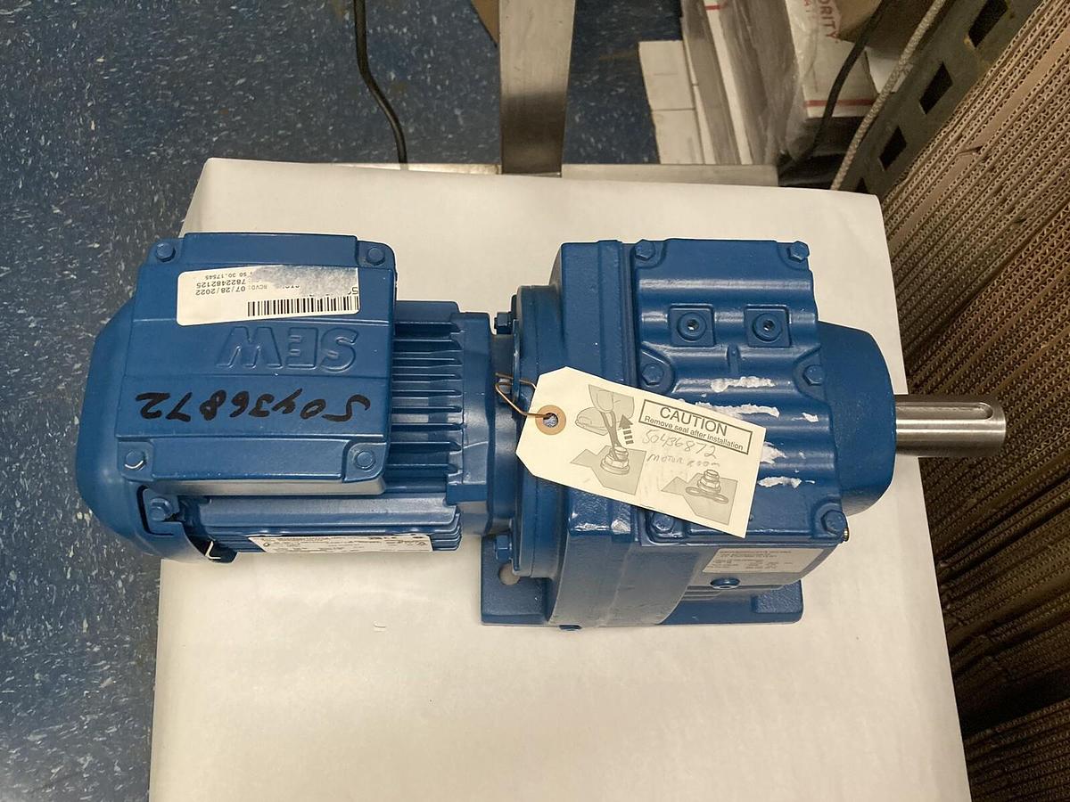 Sew Eurodrive,R57DRS71M4/TF,Gearmotor 3/4 HP 300-1800 RPM  Ratio 106.58