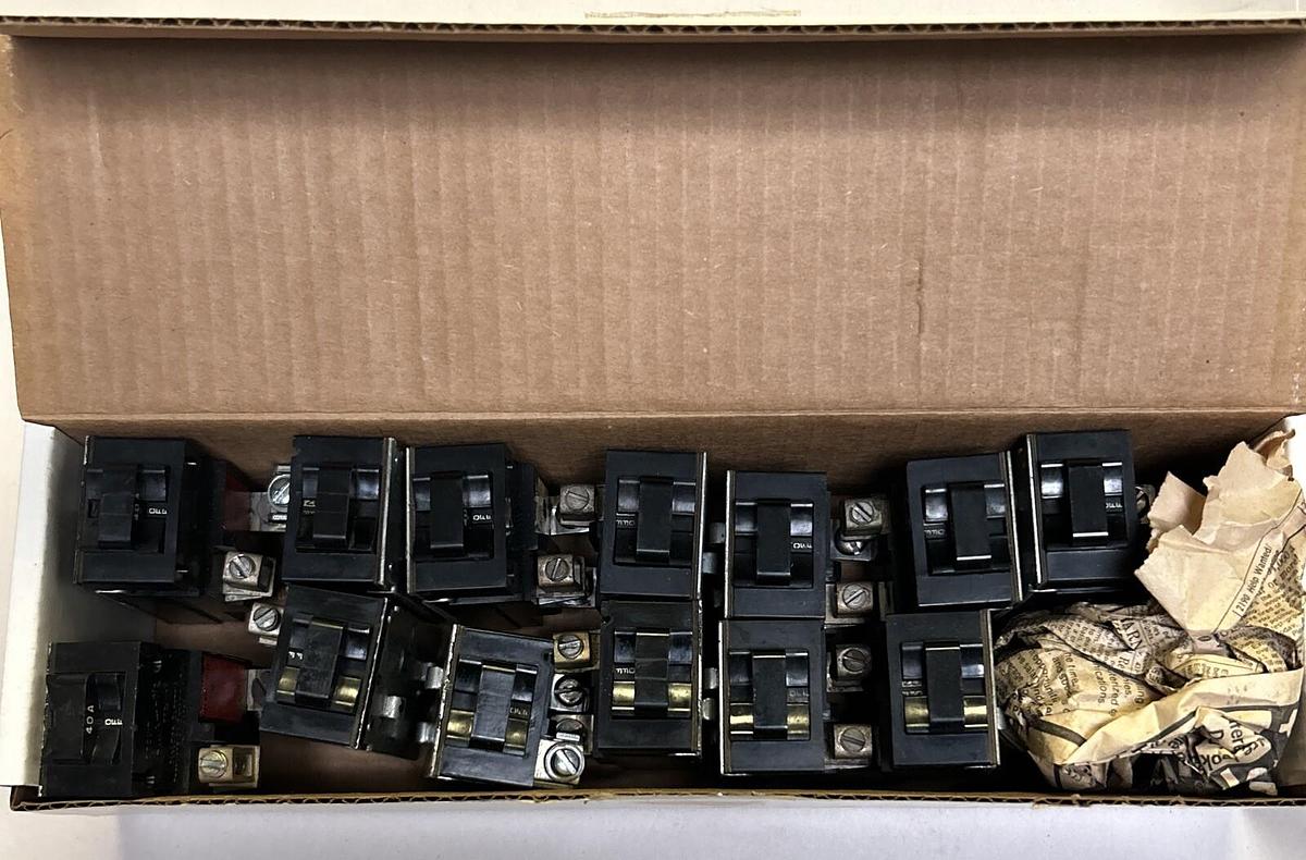 Used PUSHMATIC,31140,CIRCUIT BREAKER 40A 120/240V 1P LOT OF 12