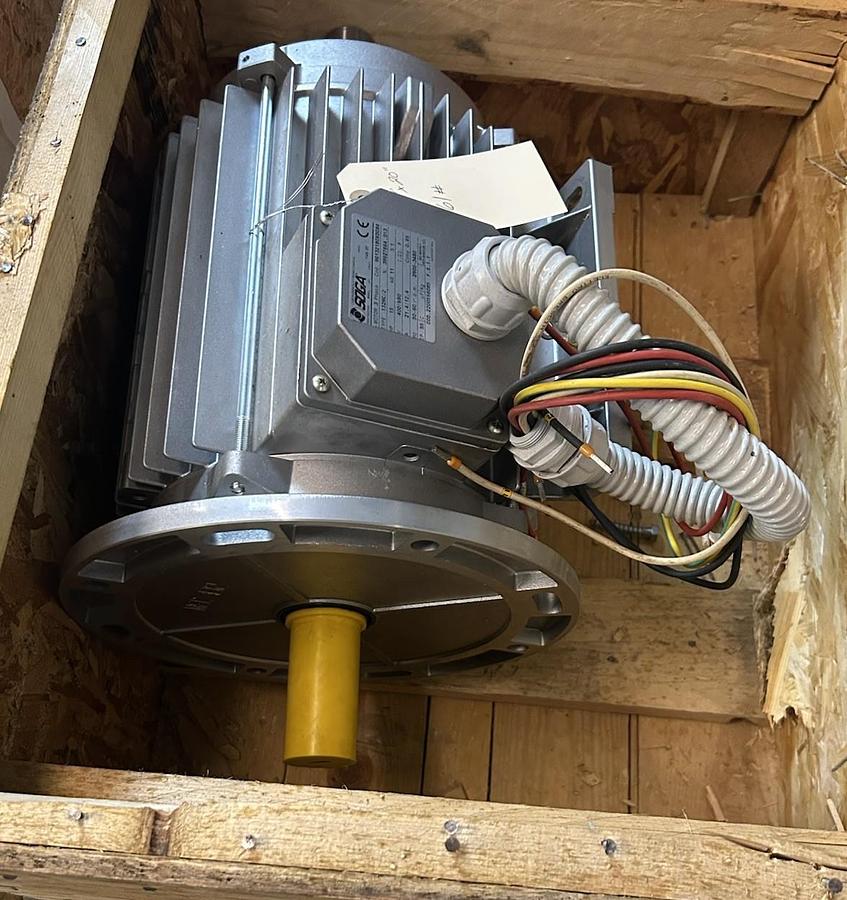 SOGA,9G132180XD084,MOTOR 15HP 11KW 400/490V 2900-3480RPM 3PH 132MC/2