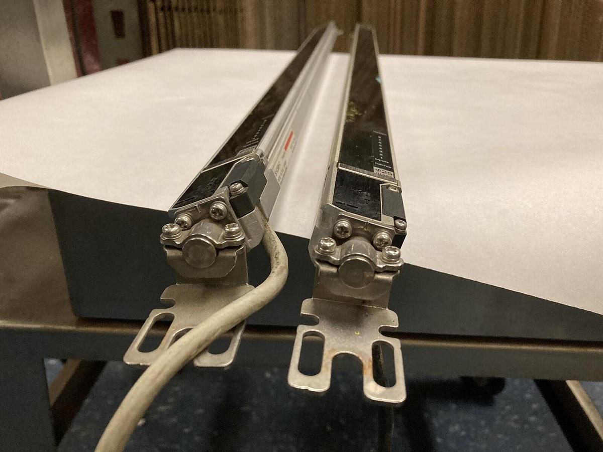 Used Keyence Sensor,SL-C36H,Light Curtain Transmitter with Receive 700MM 24V