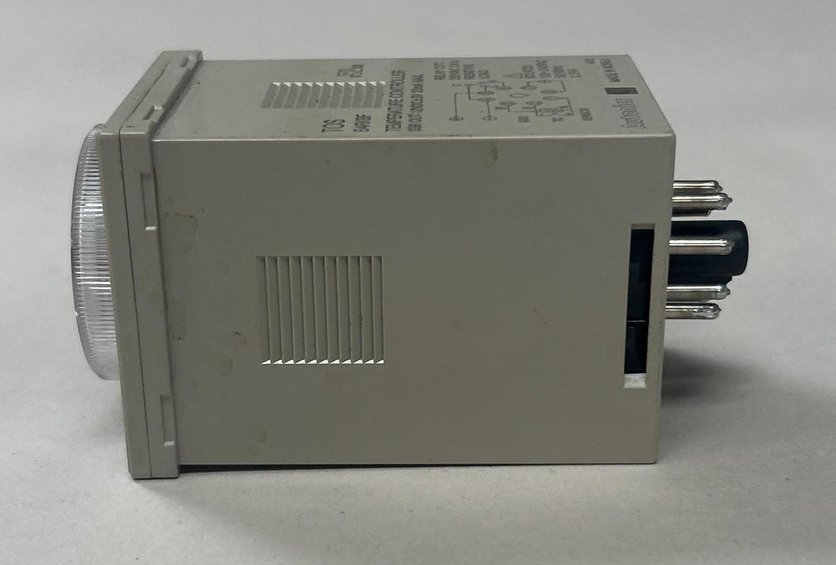 Used AUTONICS,B4RK8F,TEMPERATURE CONTROLLER 0-800F