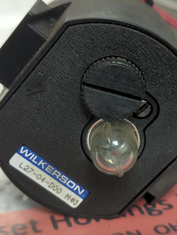 WILKERSON,L27-04-Q03,GEM SERIES LUBRICATOR WITH LEVEL SWITCH NOS
