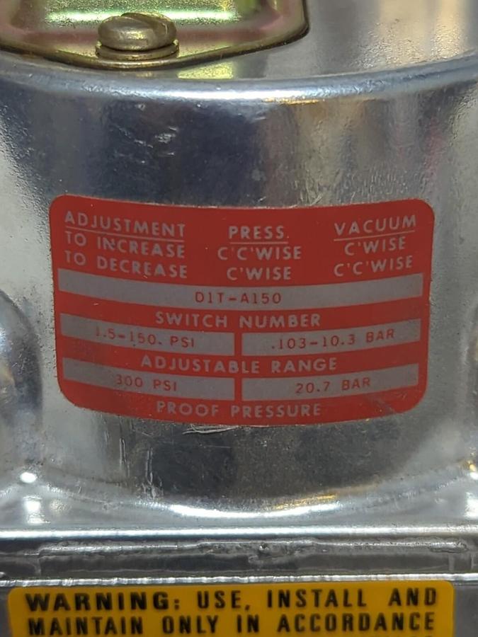 BARKSDALE,D1T-H150,PRESSURE OR VACUUM ACTUATED SWITCH 300 PSI NOS