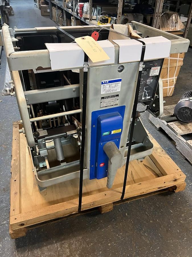 Used GE,AK-2-75-4,LOW VOLTAGE CIRCUIT BREAKER 3000 AMP 600V EATON DIGITRIP TRIP UNIT