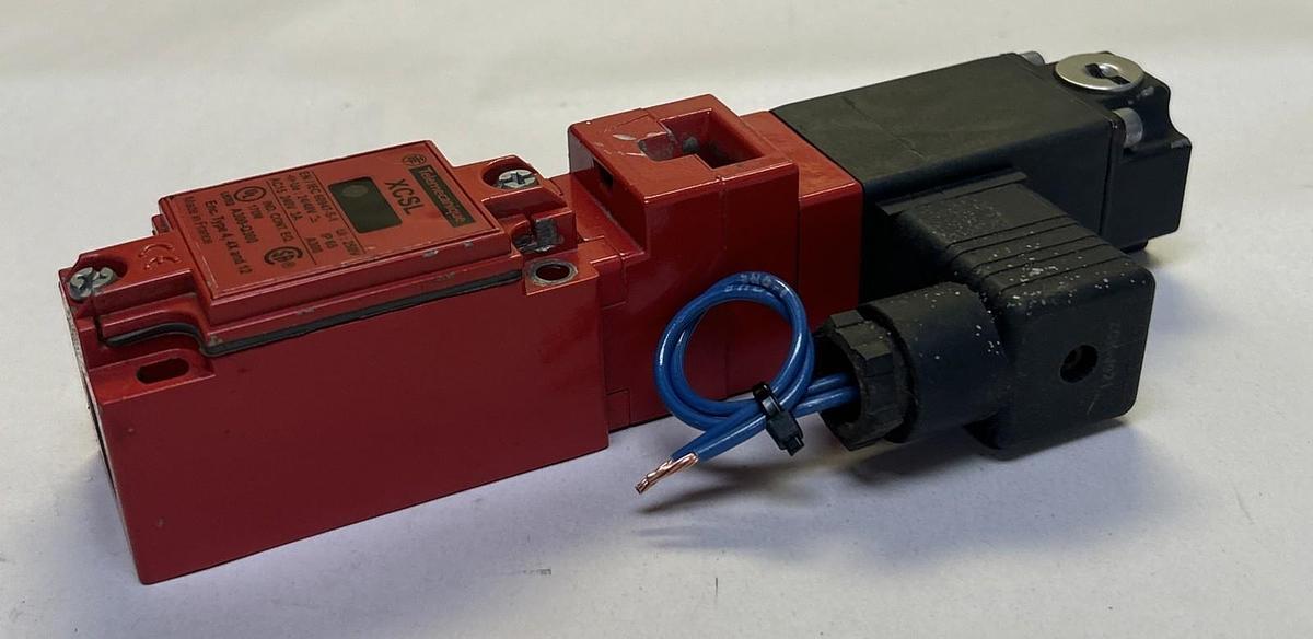 Used TELEMECANIQUE,XCSL761B3,INTERLOCK LIMIT SWITCH
