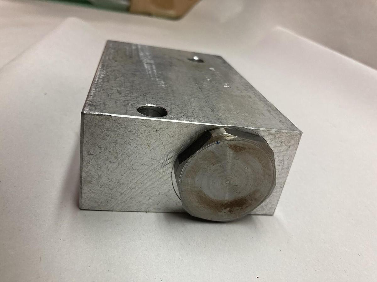 Used Fluid Controls,1S13-6,Regulating Fluid Pressure Valve