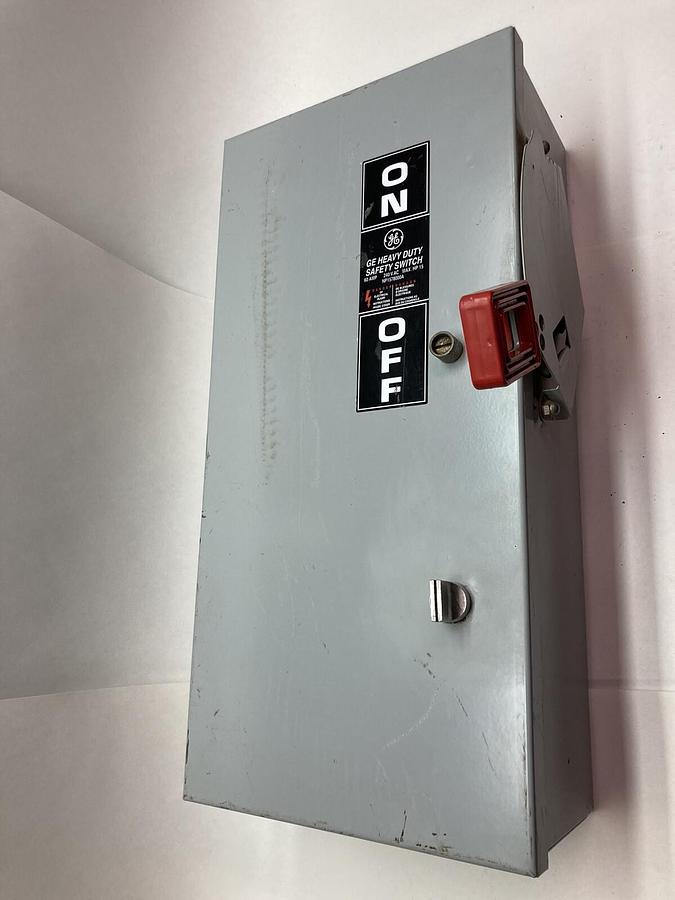 Used General Electric,TH3363M,Disconnect Safety Switch Model 2 100A 250VDC