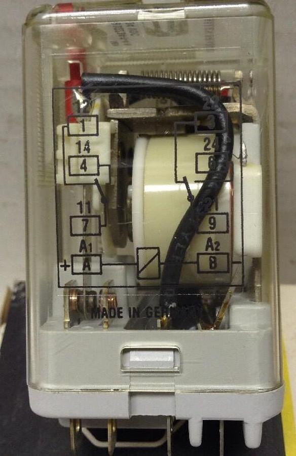 Used Allen Bradley,700-HB32Z24-1-4,Series A Cube Relay 24 VDC LOT OF 4 NOS