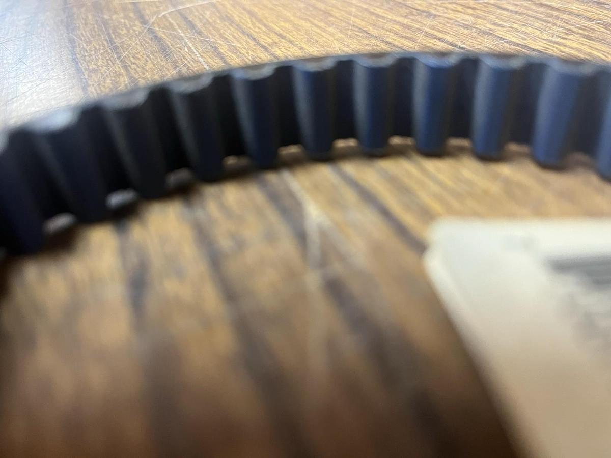 GATES,8MGT-352-12,POLY CHAIN GT CARBON SYCHRONOUS BELT LOT OF 2