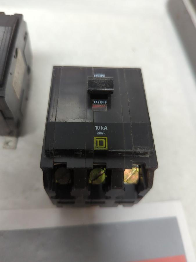 Used SQUARE D,QOB325,CIRCUIT BREAKER 25 AMP 3-POLE LOT OF 2 PRE-OWNED