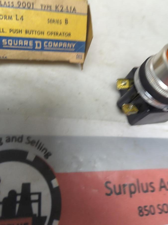 SQUARE D,9001 K2-L1A,ILLUMINATED PUSH BUTTON AMBER NOS